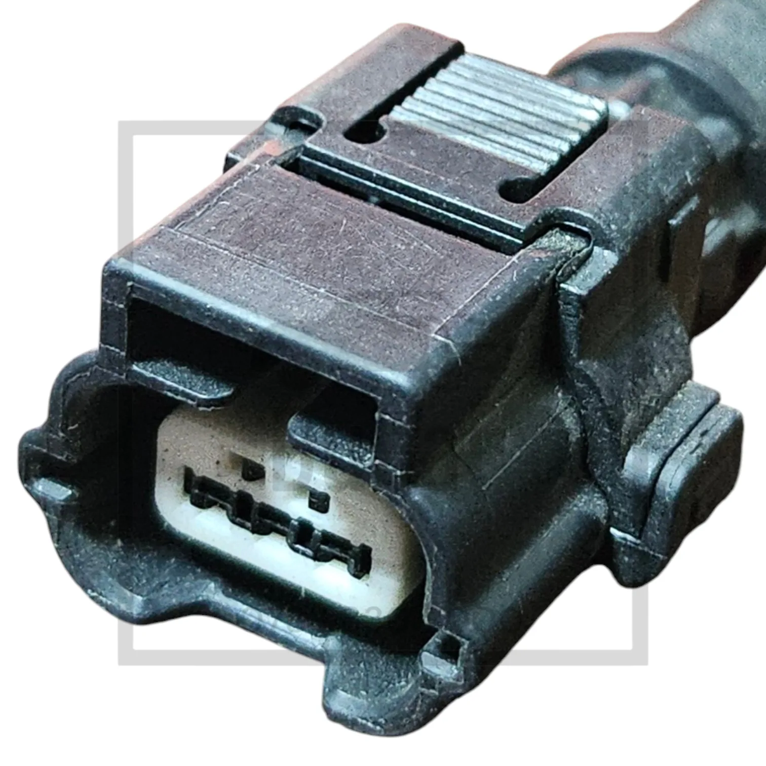 فيشة حساس كرنك نيسان 3pin